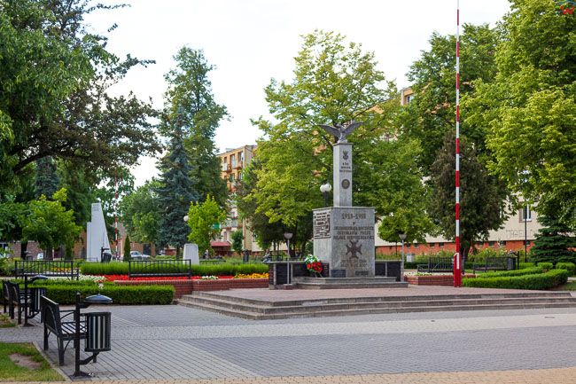 Bielsk Podlaski, pomnik w parku,  przy ul. Mickiewicza upamietniajacy uzyskanie niepodleglosci. EU, PL, Podlaskie.
